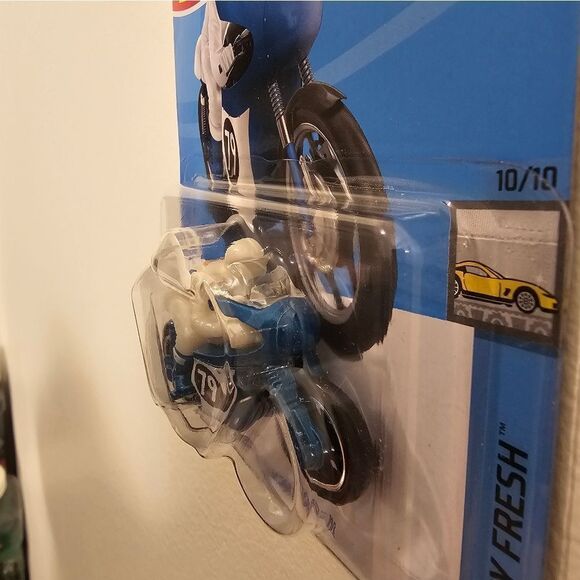 Hot Wheels Motorcycle 1966 Triumph Tiger 100 Factory Fresh Mainline 2024 New - Picture 4 of 6